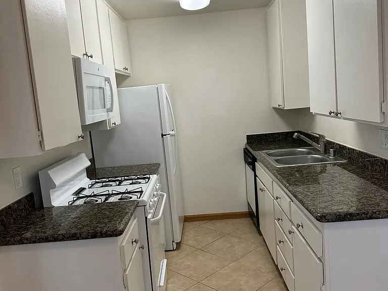 Casa Vista Apartment Homes — Photo 20