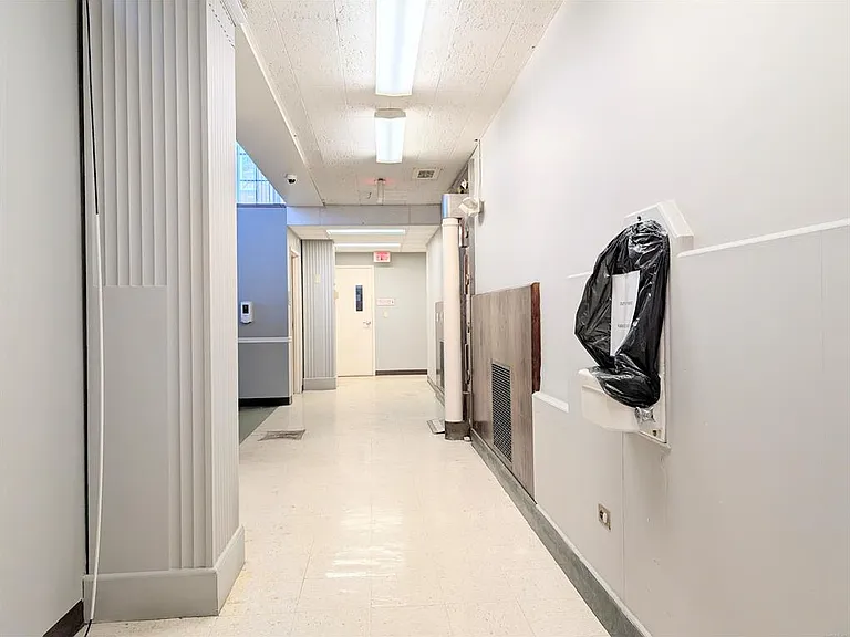 1071 E Main St #1 — Photo 13