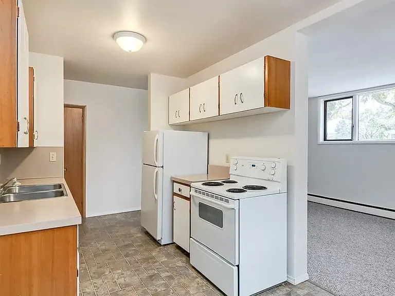 535 Belfast St SE — Photo 9