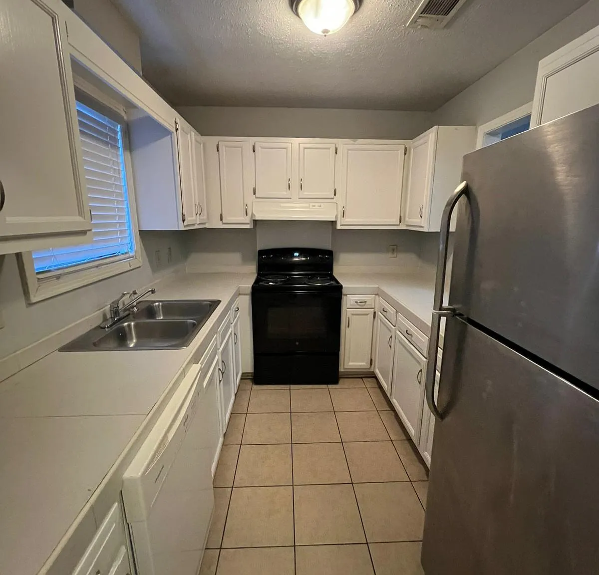 2 bed, 1.5 bath, $1,200 — Photo 3
