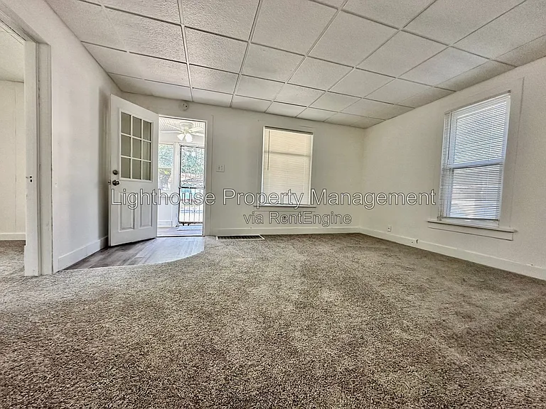 2528 Hoyt St — Photo 3