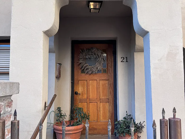 21 E Corral St — Photo 2