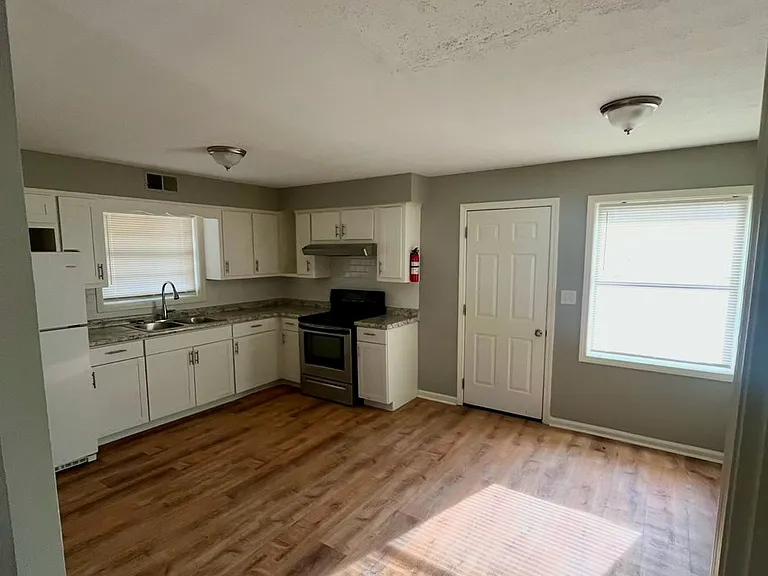 4832 Wellborn Dr — Photo 14