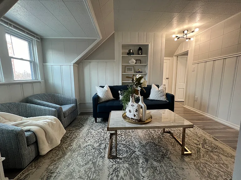 1084 Van Dyke St #301 — Photo 3