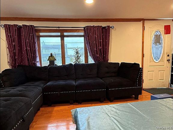 3rd image of 17 Litchfield Avenue