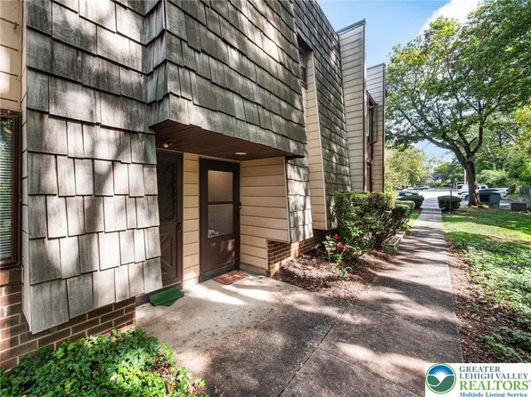 1015L Village Round #106, Allentown, PA 18106