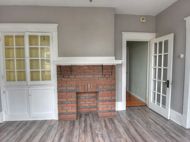 325 E Main St — Photo 14