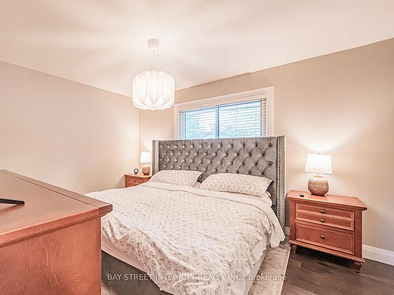 1277 Gainsborough Dr — Photo 22