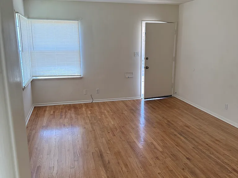 848 Centinela Ave #2 — Photo 7