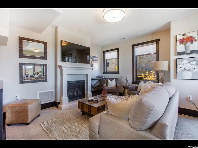 1st image of 3819 Blackstone Dr #32