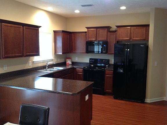 Kitchen w/all appliances