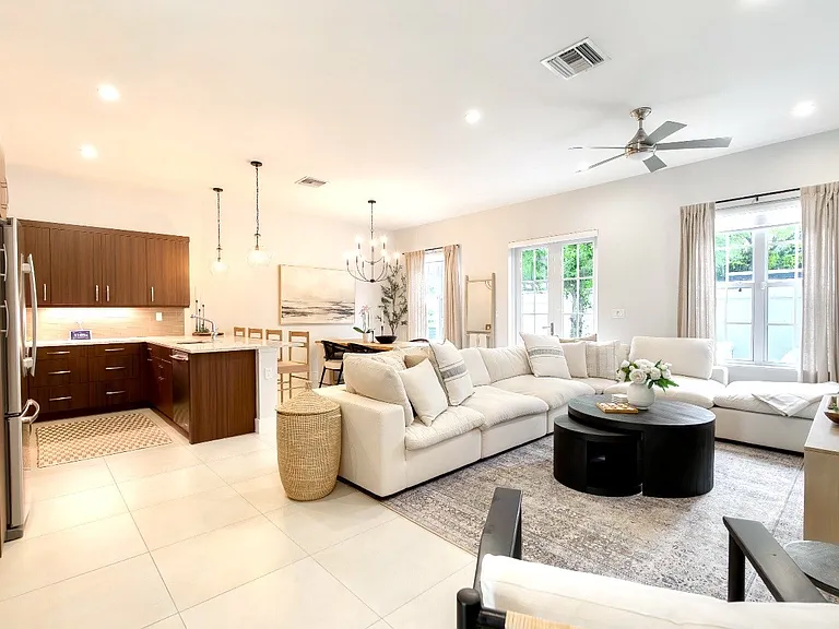 918 Saint George Blvd — Photo 4