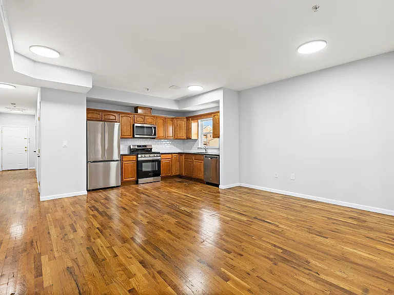 84-86 Astor Street — Photo 19