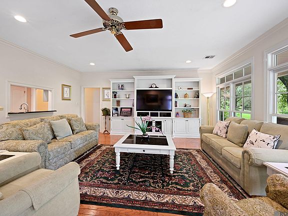 5th image of 5807 Laurel Hill Ln