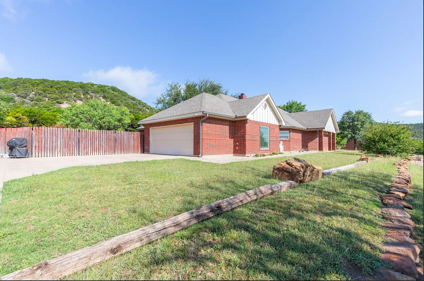 3 bed, 2934 sqft, $7,000 — Photo 2