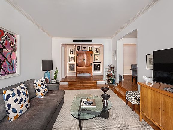 5th image of 250 W 24th St APT 6GE