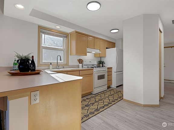 5th image of 15105 45th Drive NE #255