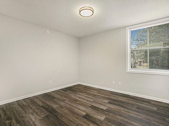 4th image of 811 W Lovell St #115