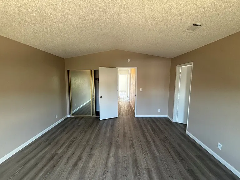 131 Glasgow Way — Photo 72