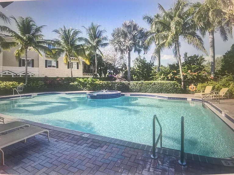 552 NW 39th Cir N — Photo 31