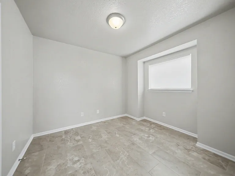 2502 Eastwood Dr — Photo 21