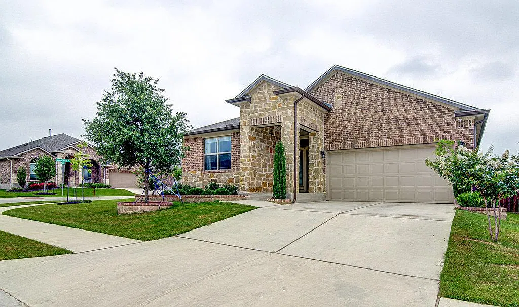 3 bed, 1950 sqft, $2,400 — Photo 3