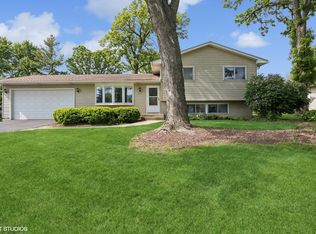 7404 Wooded Shore Dr, Wonder Lake, IL 60097