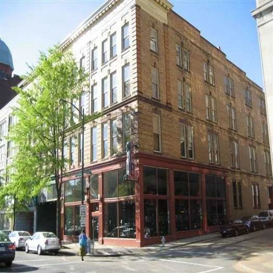 2 bed, 2.0 bath, 900 sqft, $1,675 — Photo 2