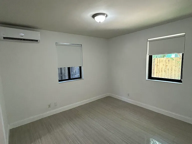 914 NE 15th Ave #1 — Photo 12