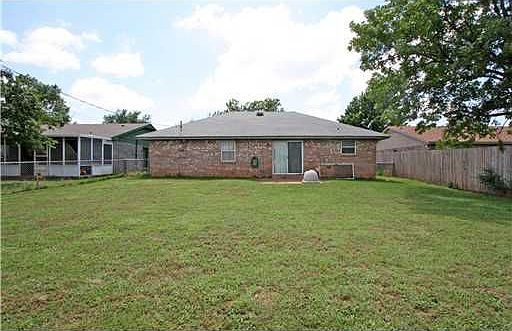 2nd image of 406 S Meadow Ln