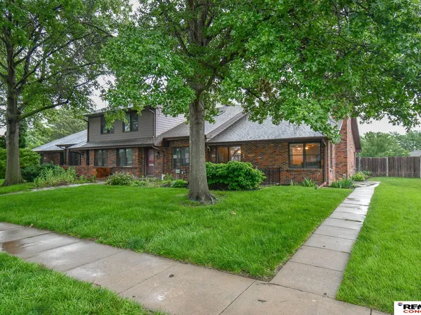 1122 Rockhurst Dr, Lincoln, NE 68510