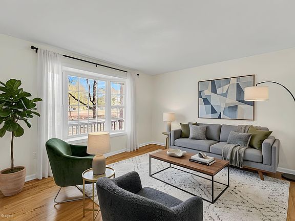 3rd image of 621 Fort Johnson Rd