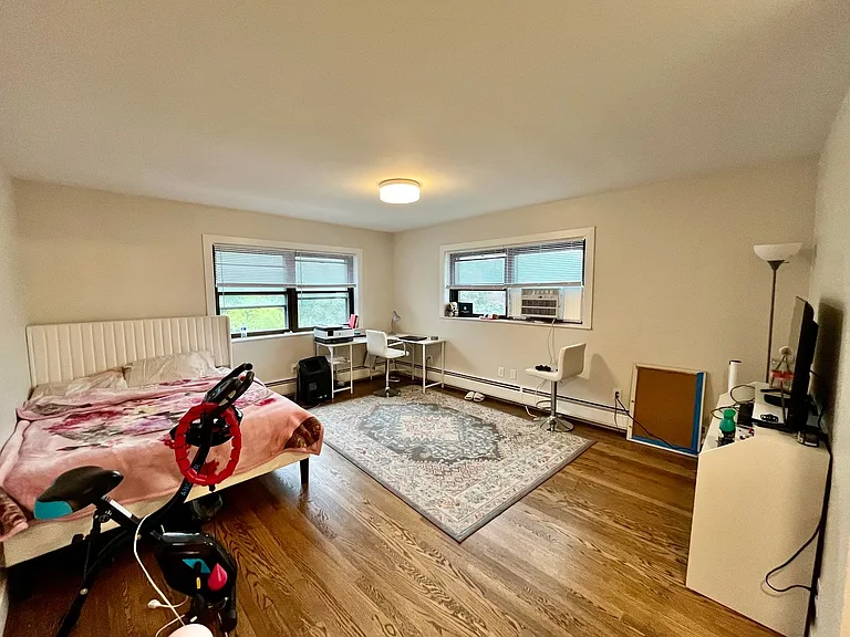 2600 E Kenwood Blvd — Photo 33