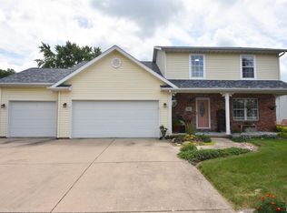 612 North St, Washington, IL 61571