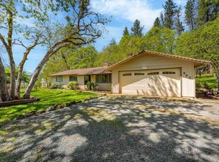 962 E Jones Creek Rd, Grants Pass, OR 97526