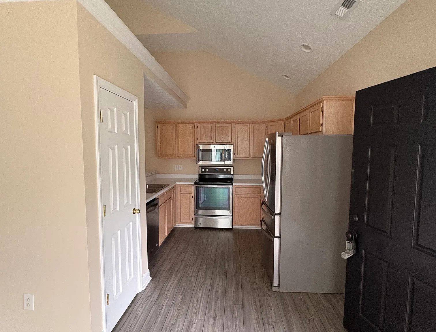3 bed, 1500 sqft, $1,895 — Photo 3