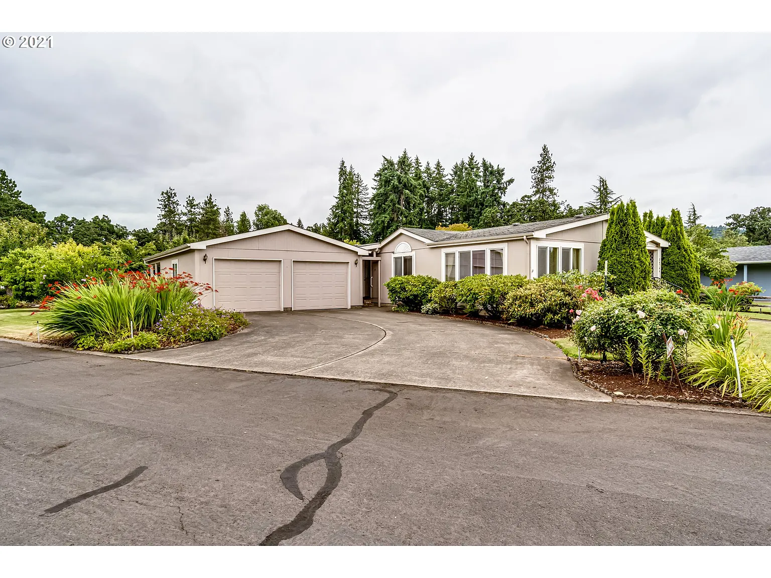 34744 Devonshire Dr photo 1