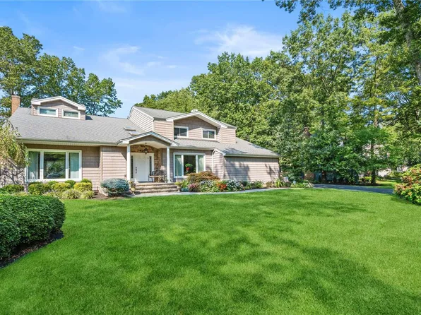 21 Kim Place, Kings Park, NY 11754