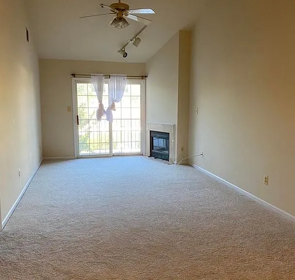 220 Cambridge Ct — Photo 3