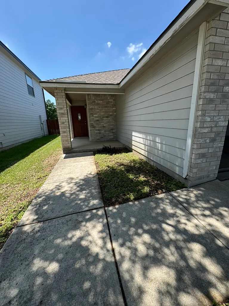 Building Photo - 8127 Willow Country