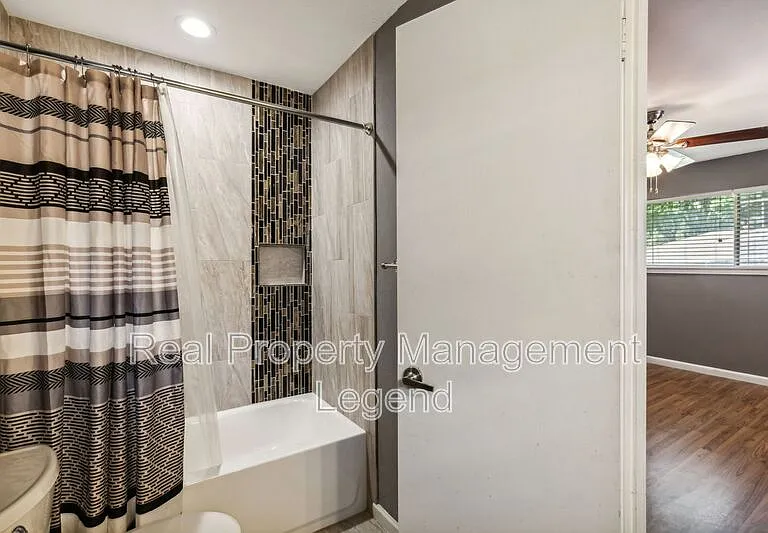 13425 Janwood Ln — Photo 11