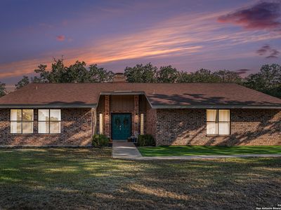 1860 Deer Trl, Floresville, TX, 78114