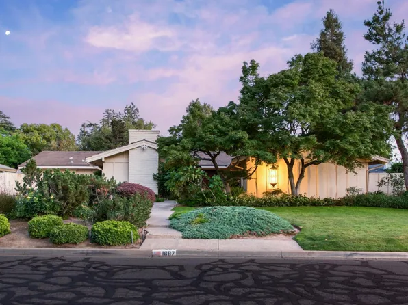 1687 W Dovewood Ln, Fresno, CA 93711