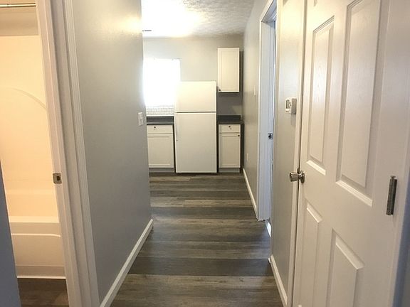 5th image of 237 Glenlake Dr APT D