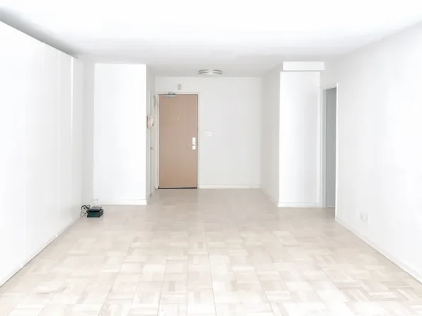 200 Central Park South image 5 of 13