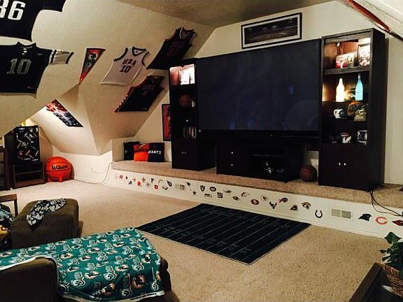 Bonus game/tv room upstairs