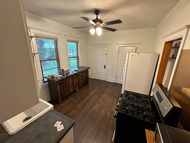 807 Blair Ave — Photo 4