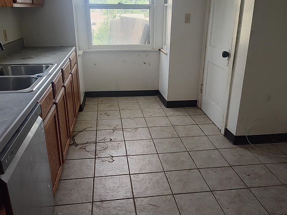 5th image of 1010 N Maple St