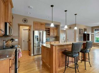 200 W Cimarron Dr, Okotoks, AB T1S 0A7