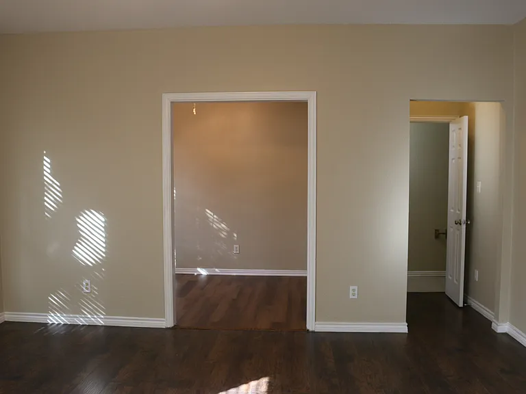 327 Regency Dr — Photo 7